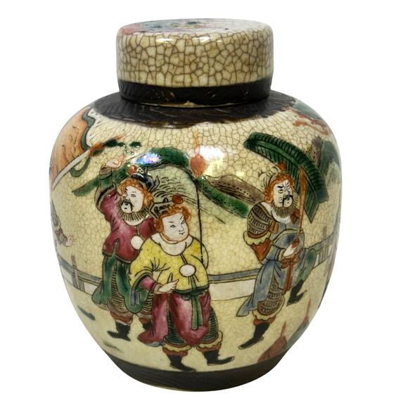 Antique Early 1900's Chinese Porcelain Warrior Themed Ginger Jar with Lid - Picture 4 of 9